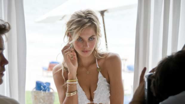 09_jessica-hart_behind_01.jpg